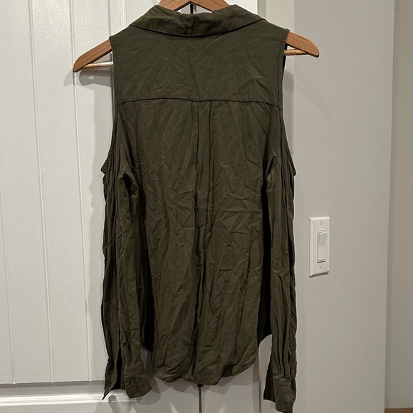 Soho Women's Dark Green Sleeveless Button Down Shirt - Picture 5 of 5